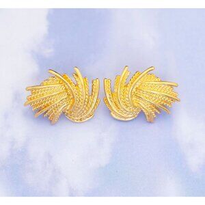 Avon Vintage Golden Rope Stud Earrings - S26